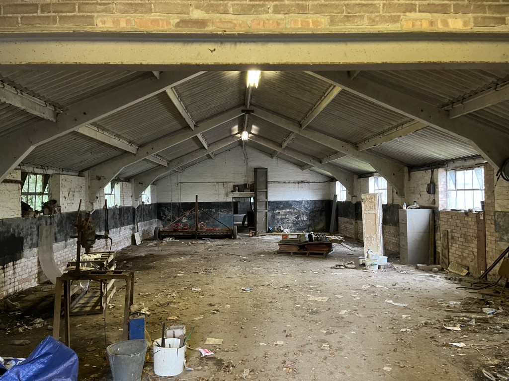 Lot: 133 - PERIOD BARN WITH PLANNING PERMISSION FOR TWO DWELLINGS - Internal view 1 - provided by joint agent